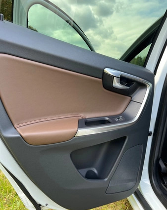 Volvo XC 60 cena 105000 przebieg: 150000, rok produkcji 2015 z Trzebnica małe 56